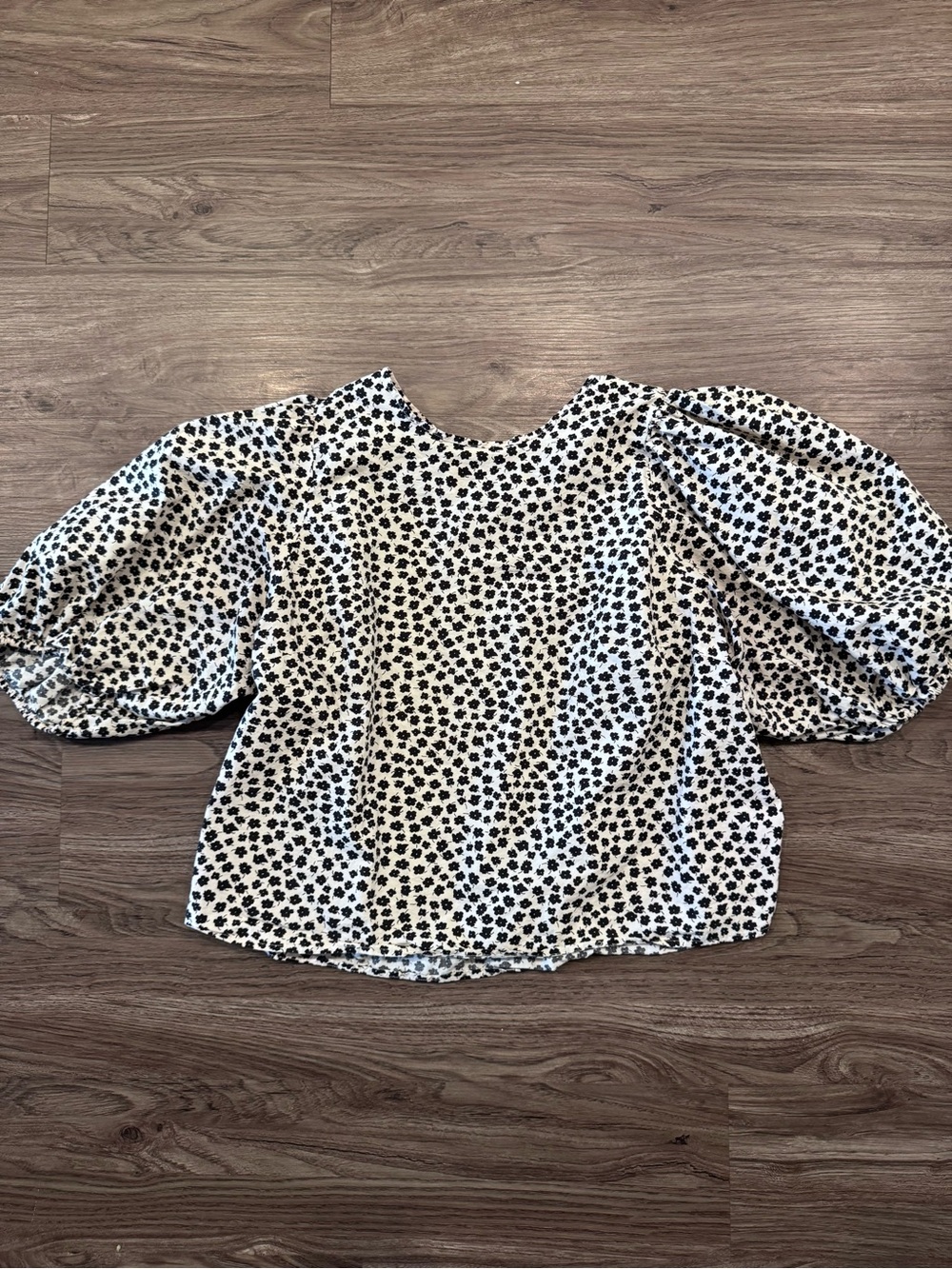 H&M Black and White Floral Puff Sleeve Blouse